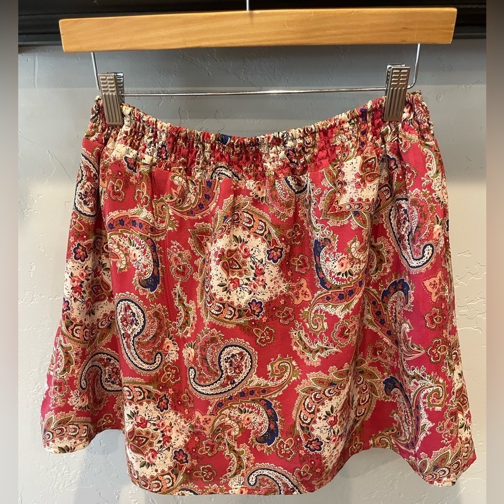 Women’s 100% silk paisley print coral skirt with elastic waist size 0–4